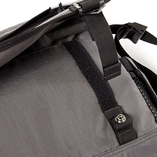 COSSBY กระเป๋าสะพาย MESSENGER ใส่แล็ปท็อป 14 นิ้ว