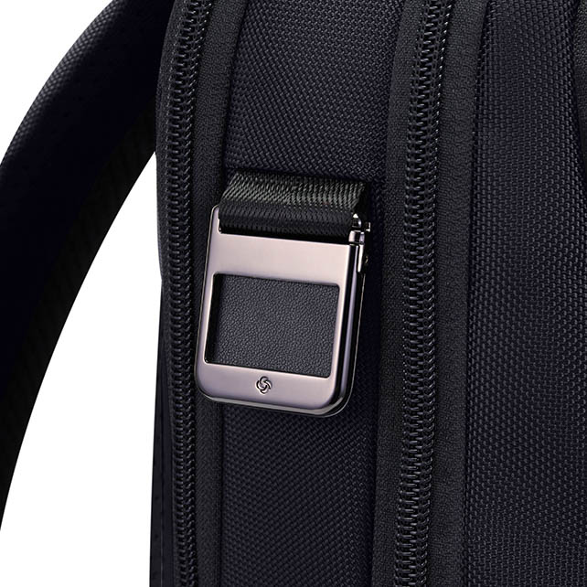 URBAN-EYE DLX กระเป๋าใส่โน๊ตบุ๊กขนาด 15.6 นิ้ว 2 ช่อง