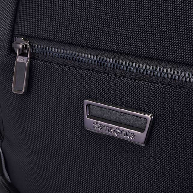 URBAN-EYE DLX กระเป๋าใส่โน๊ตบุ๊กขนาด 15.6 นิ้ว 2 ช่อง