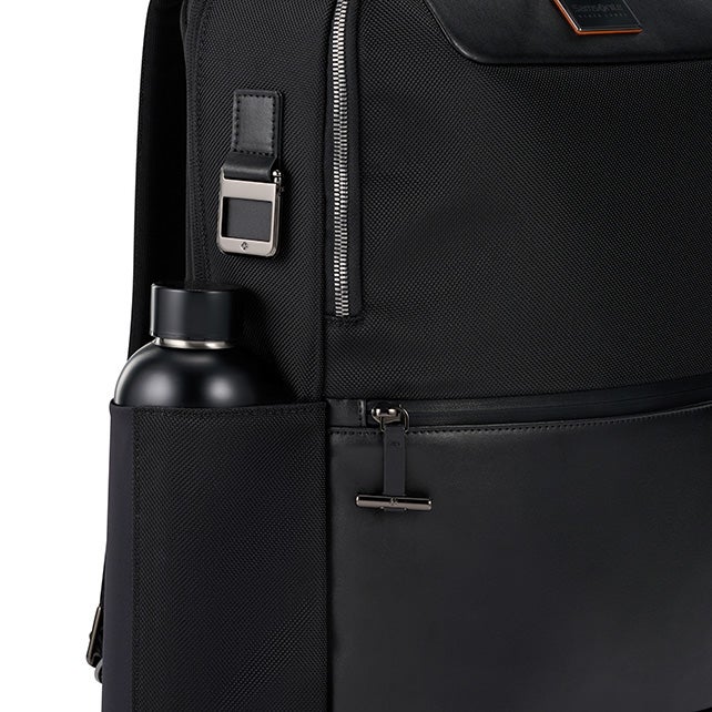 กระเป๋าเป้ใส่โน้ตบุ๊คขนาด 15.6 นิ้ว