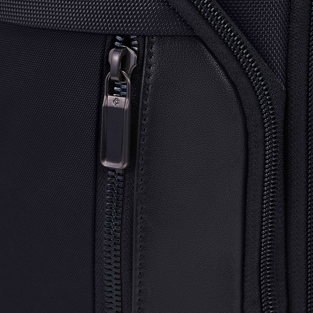 URBAN-EYE DLX กระเป๋าเป้ใส่โน๊ตบุ๊กขนาด 15.6 นิ้ว