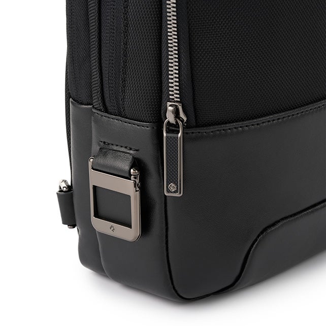 กระเป๋าคาดอก Sling bag